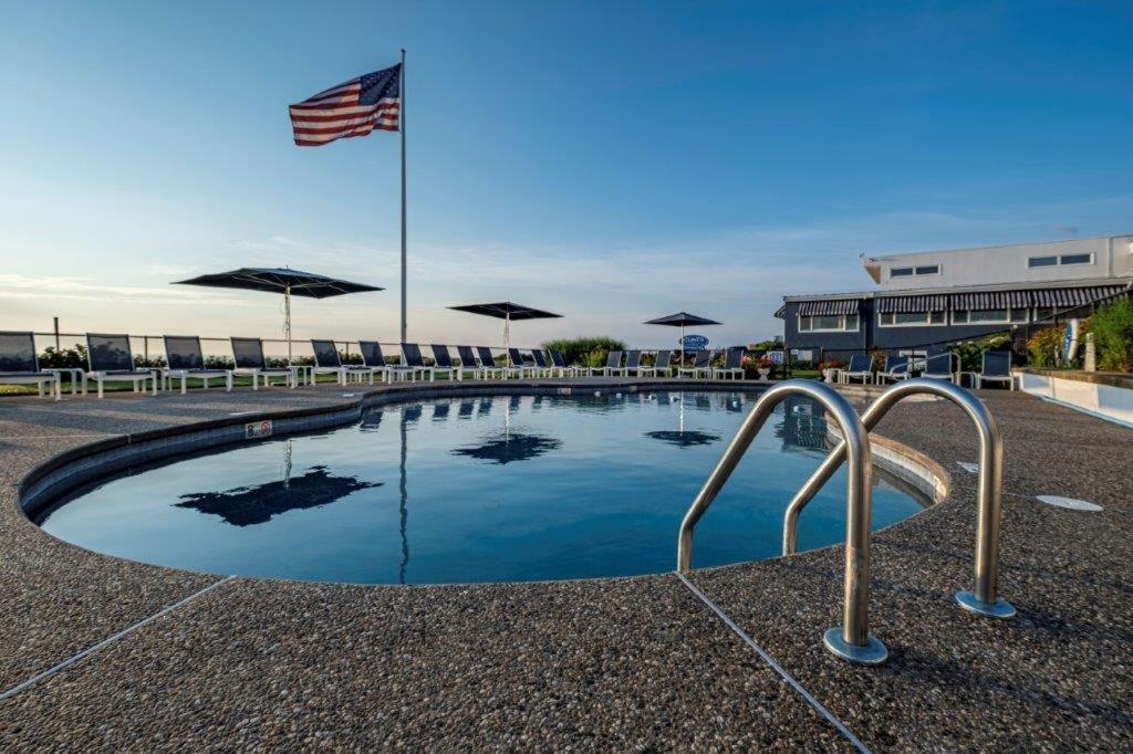 Atlantis Oceanfront Inn Gloucester photo 21