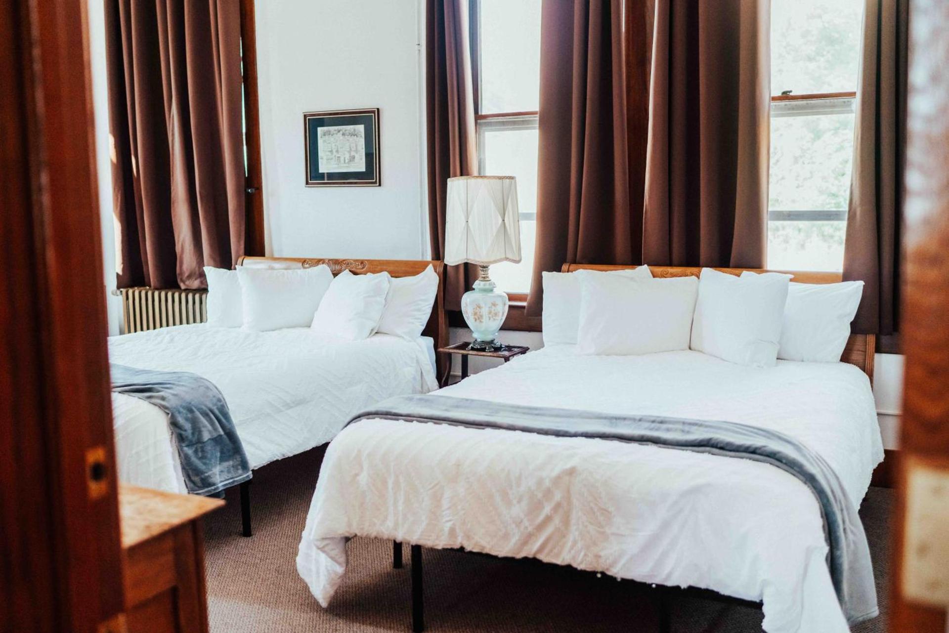 Town Hall Inn photo 10
