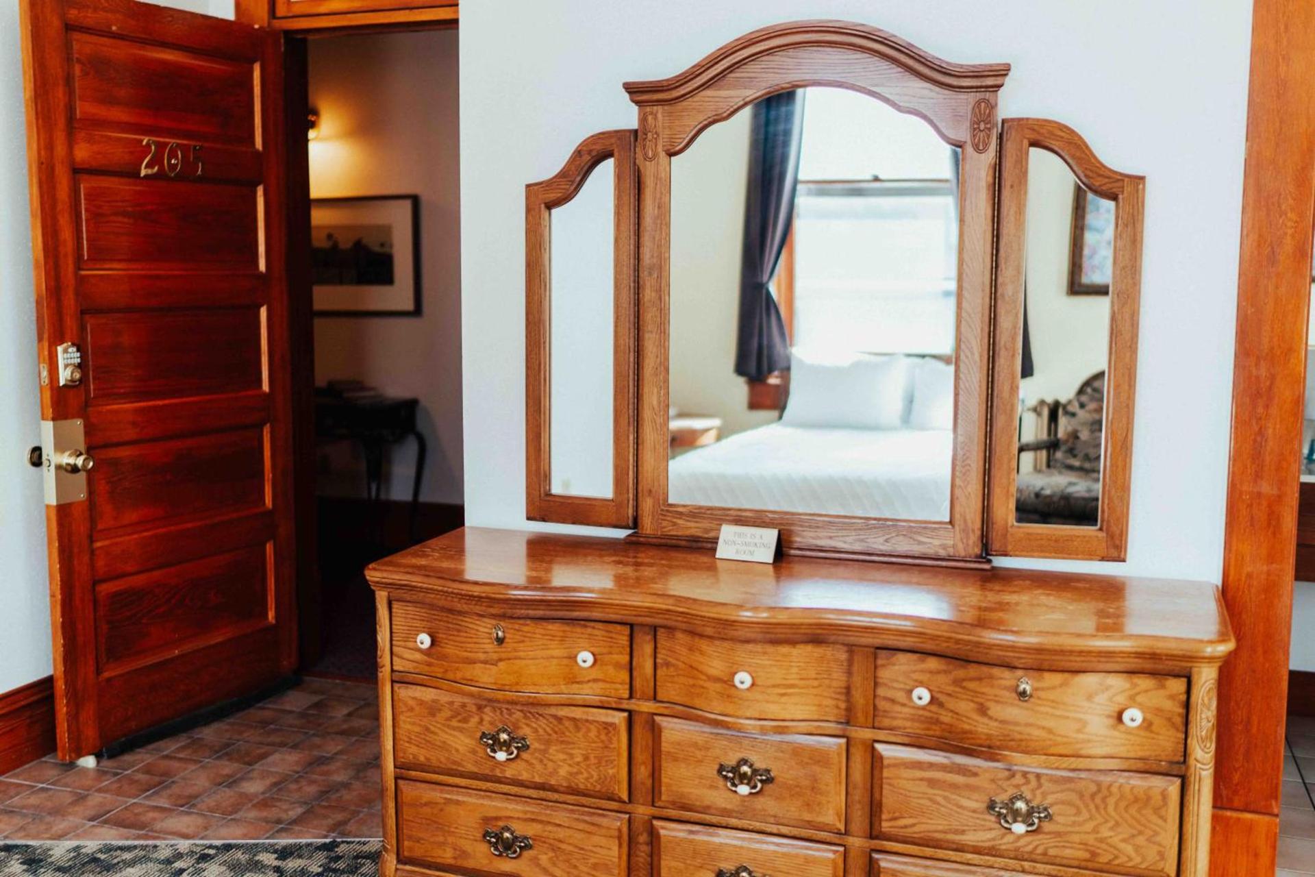 Town Hall Inn photo 27