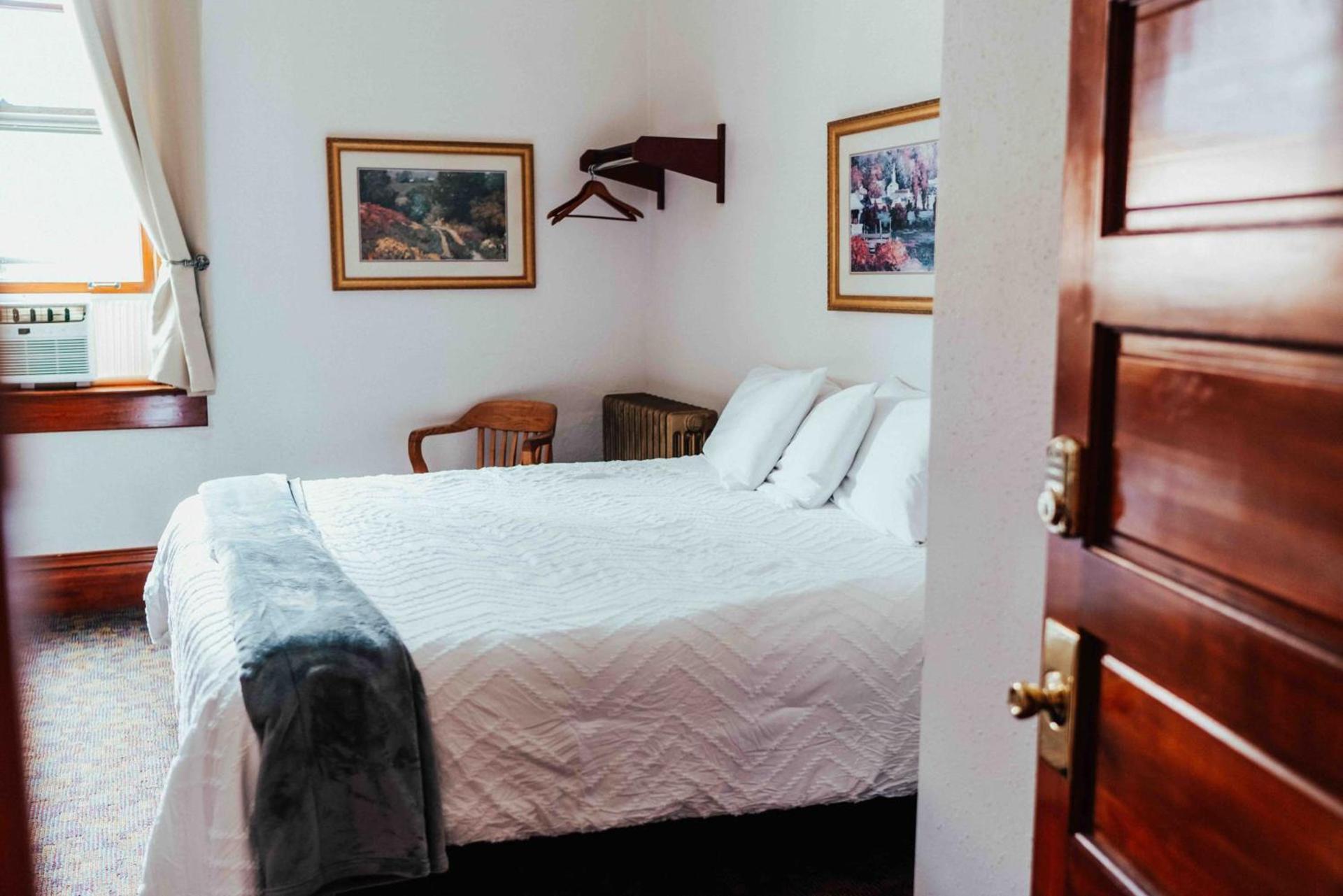 Town Hall Inn photo 38