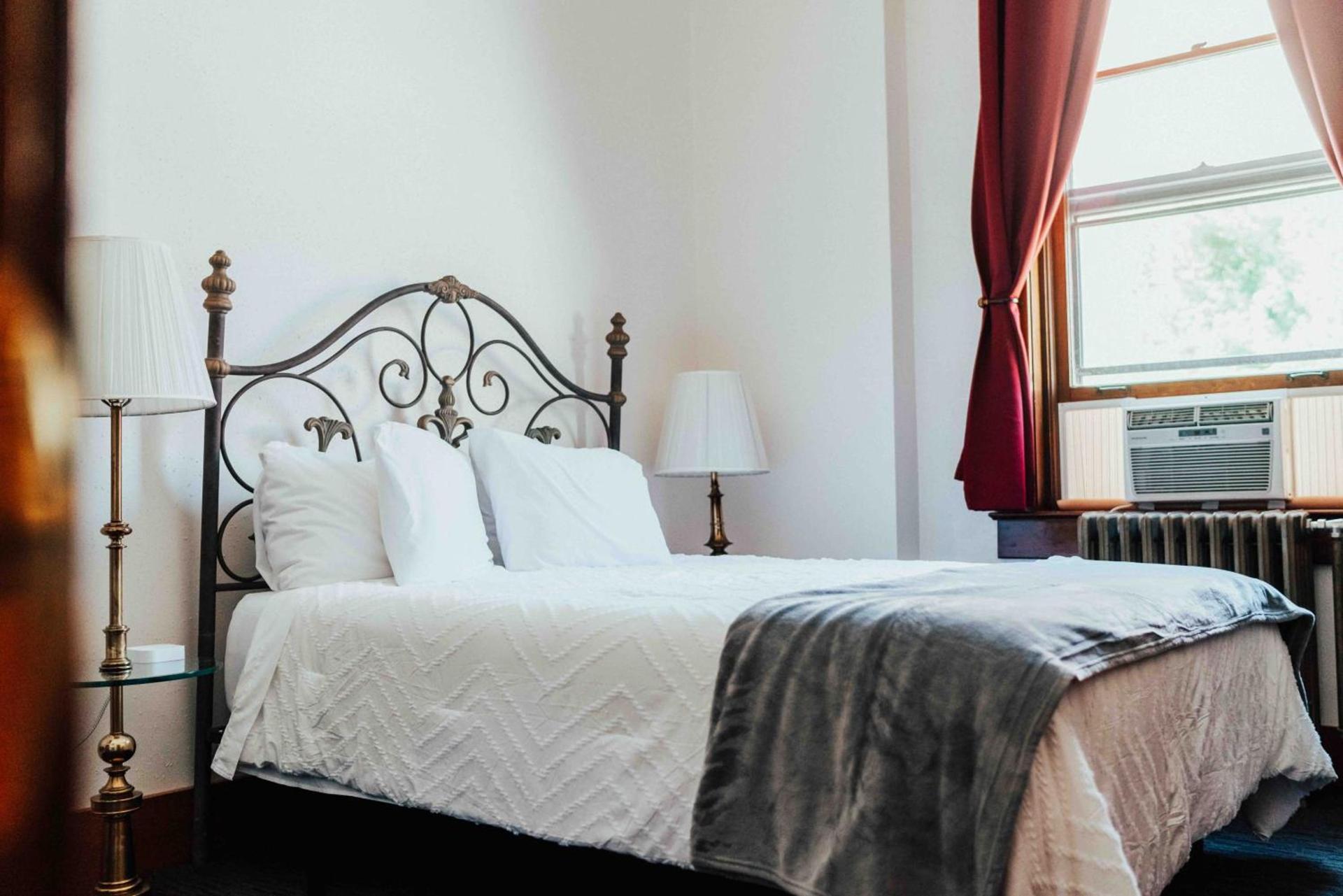 Town Hall Inn photo 55