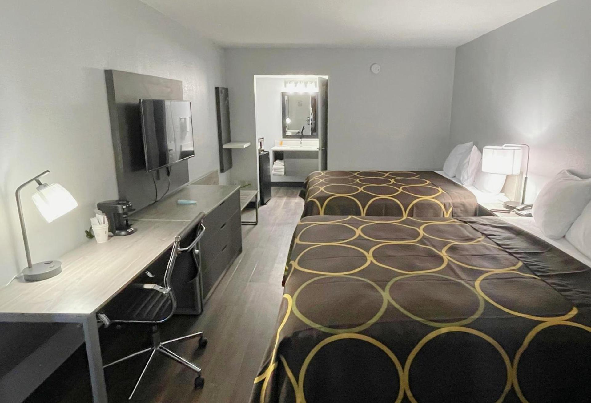 Super 8 by Wyndham Pigeon Forge Downtown photo 19
