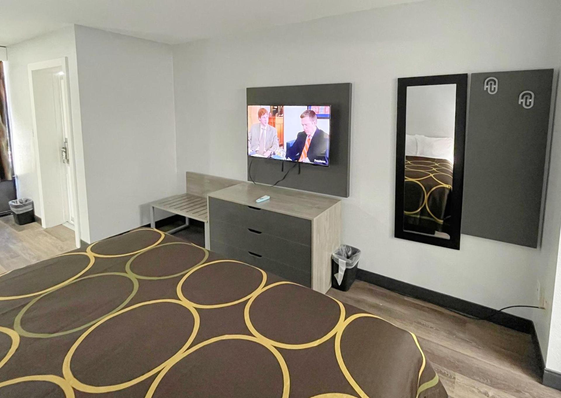 Super 8 by Wyndham Pigeon Forge Downtown photo 24