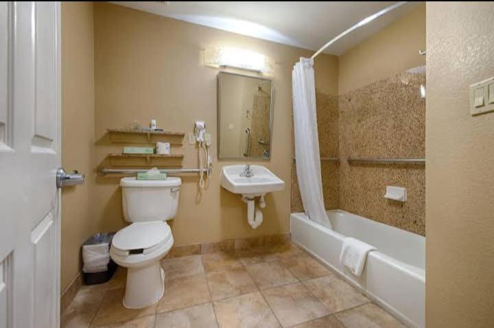Candlewood Suites Houston Medical Center by IHG photo 3