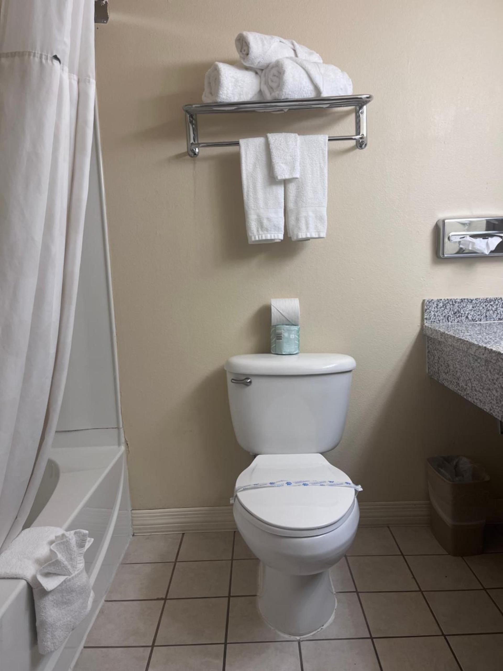 Ramada Downtown by Wyndham Anchorage photo 26