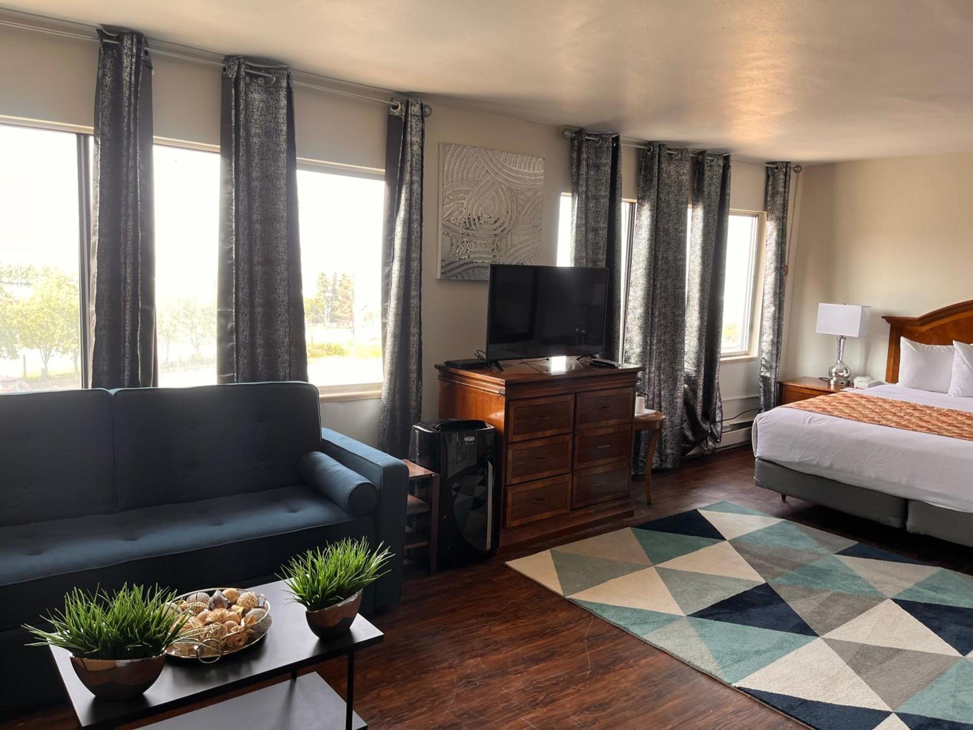 Ramada Downtown by Wyndham Anchorage photo 12