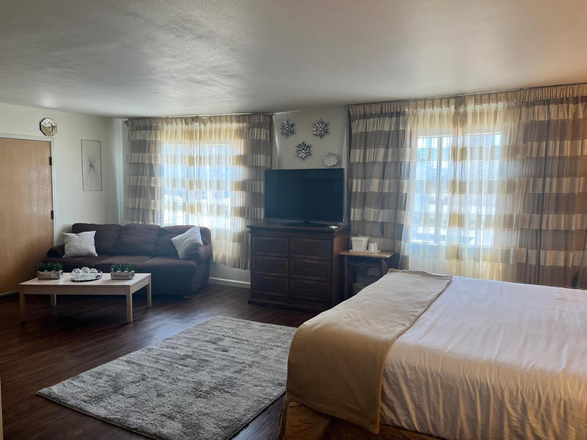 Ramada Downtown by Wyndham Anchorage photo 29