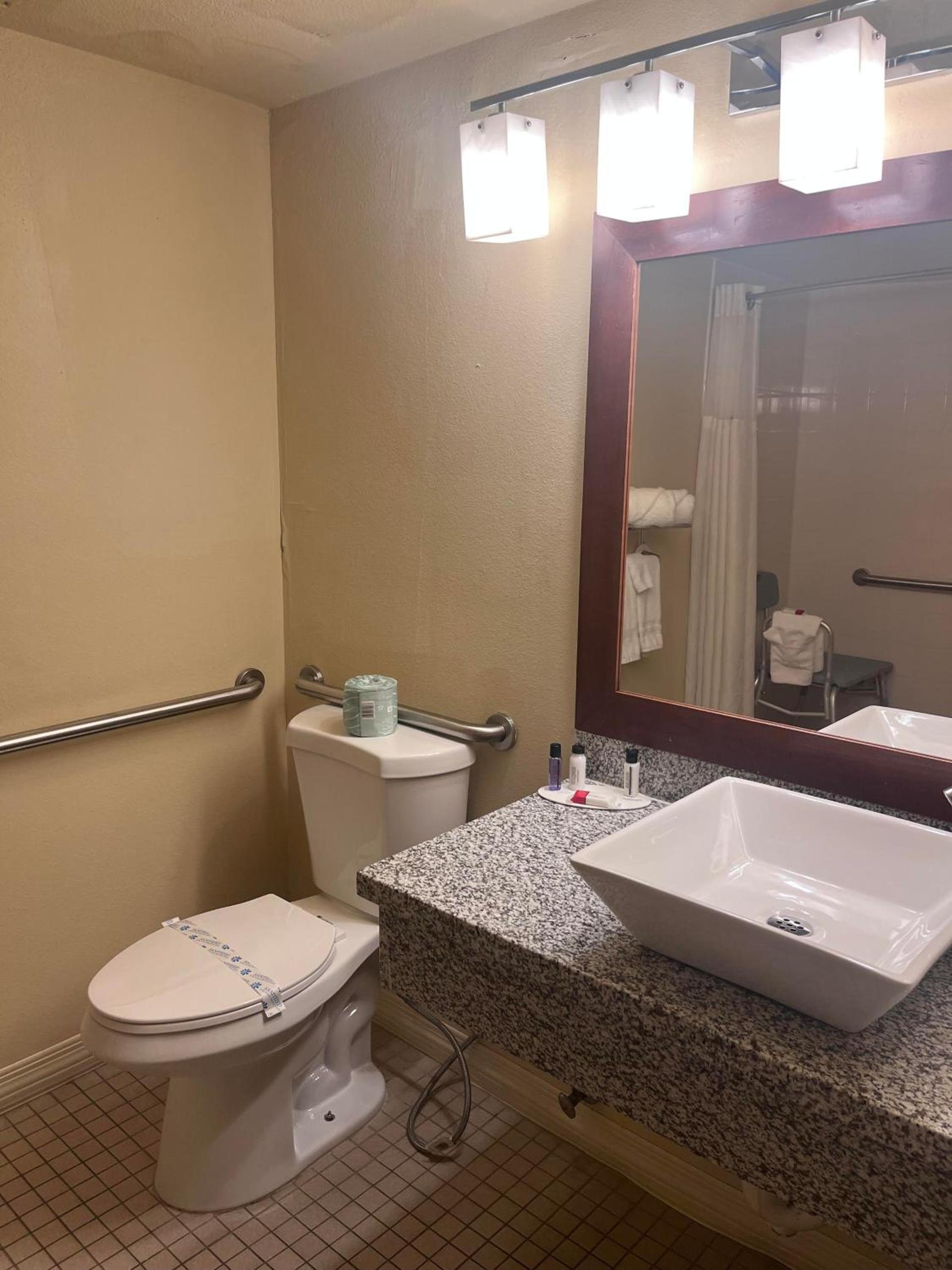 Ramada Downtown by Wyndham Anchorage photo 21