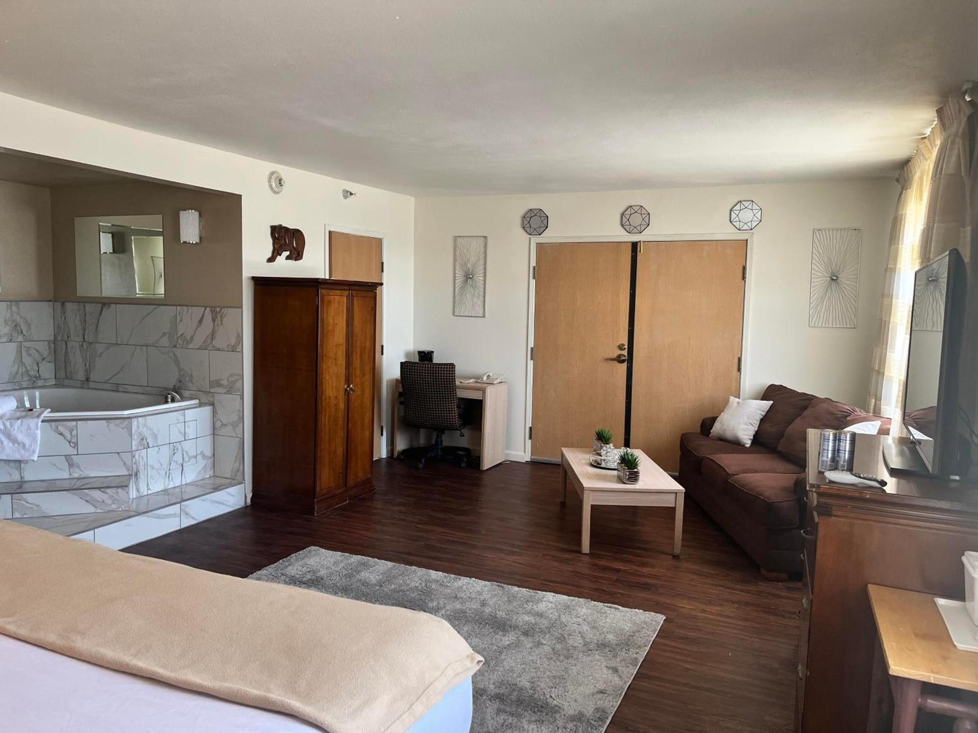 Ramada Downtown by Wyndham Anchorage photo 30