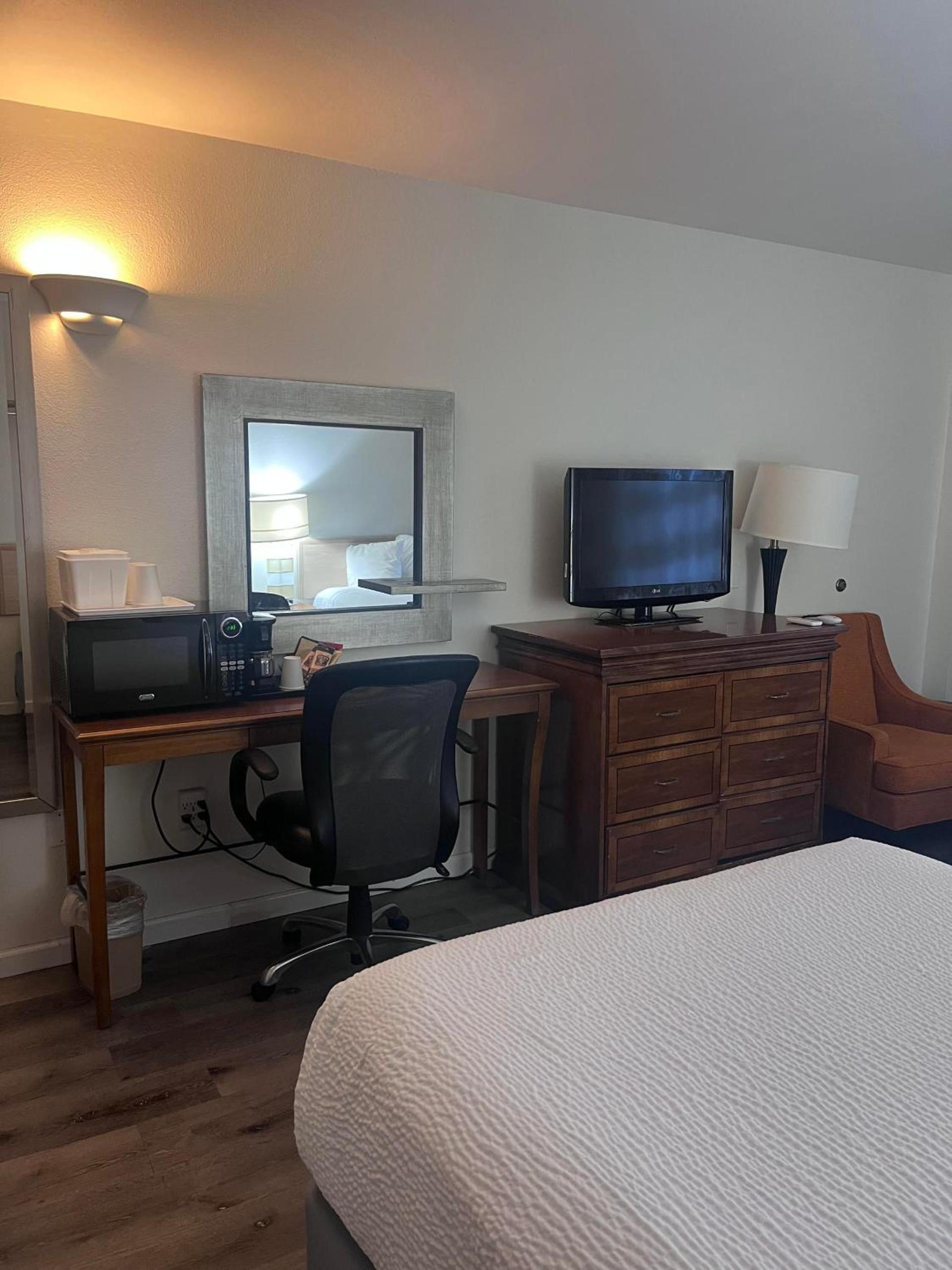 Ramada Downtown by Wyndham Anchorage photo 5