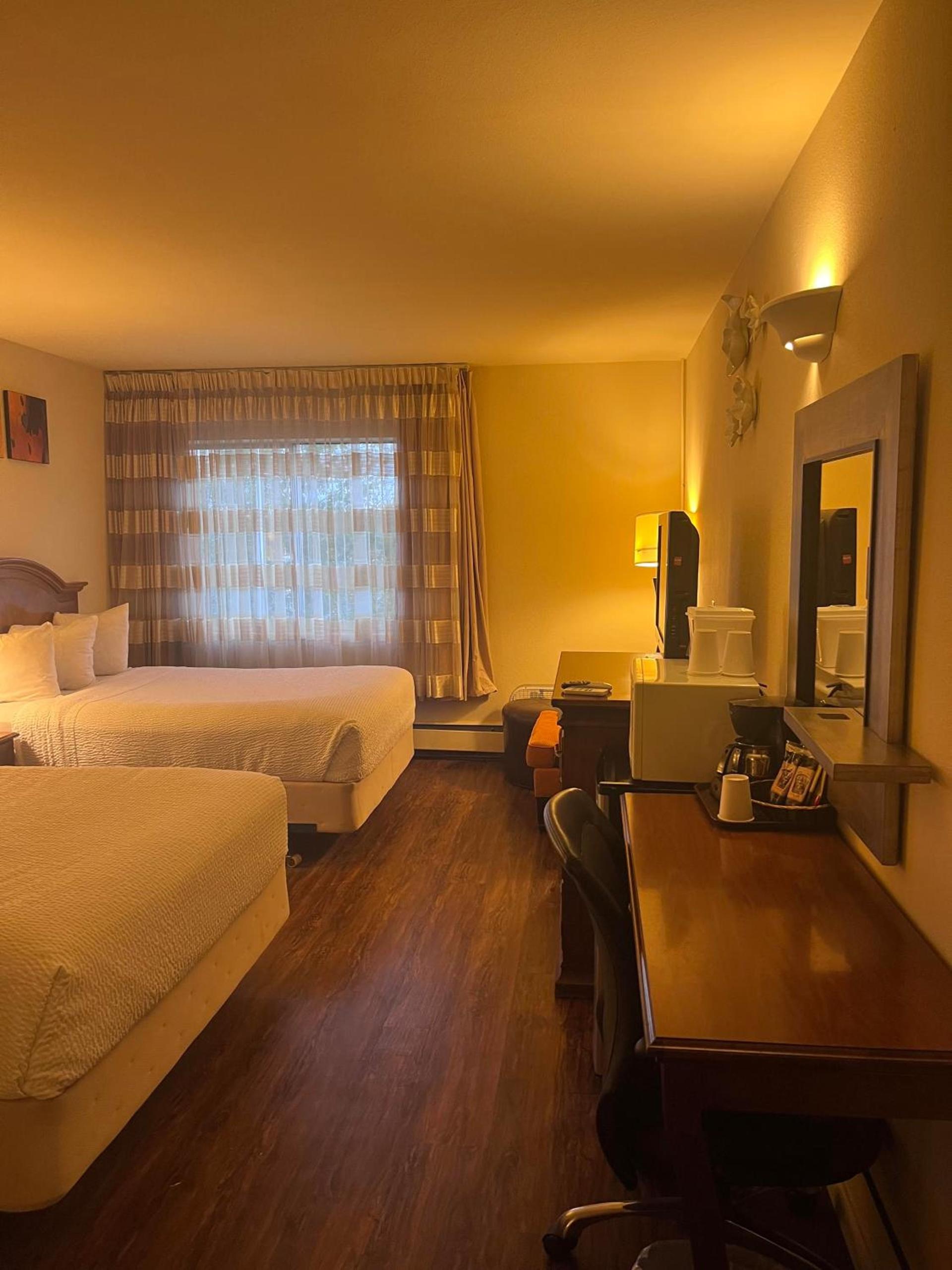 Ramada Downtown by Wyndham Anchorage photo 13