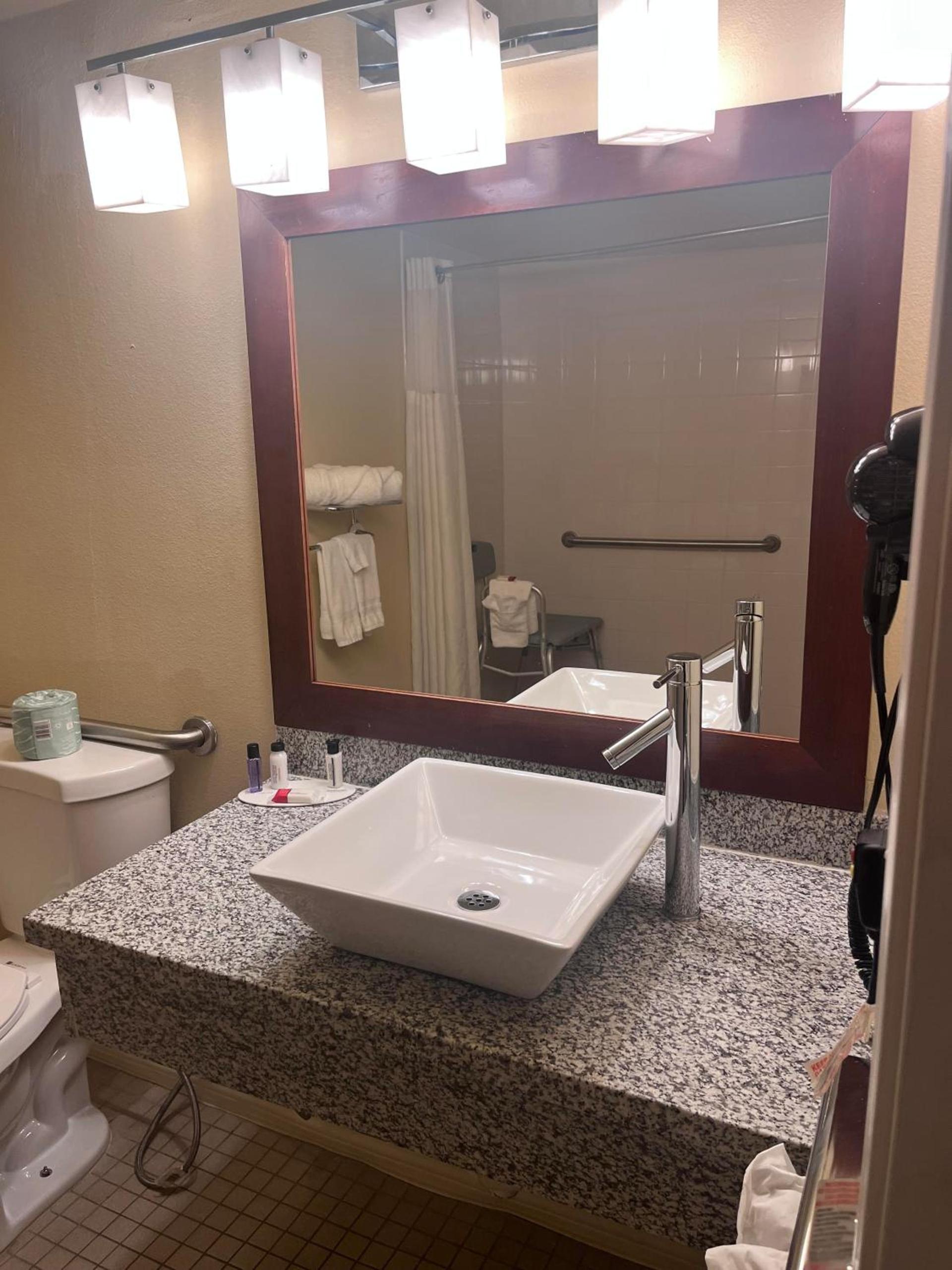 Ramada Downtown by Wyndham Anchorage photo 37