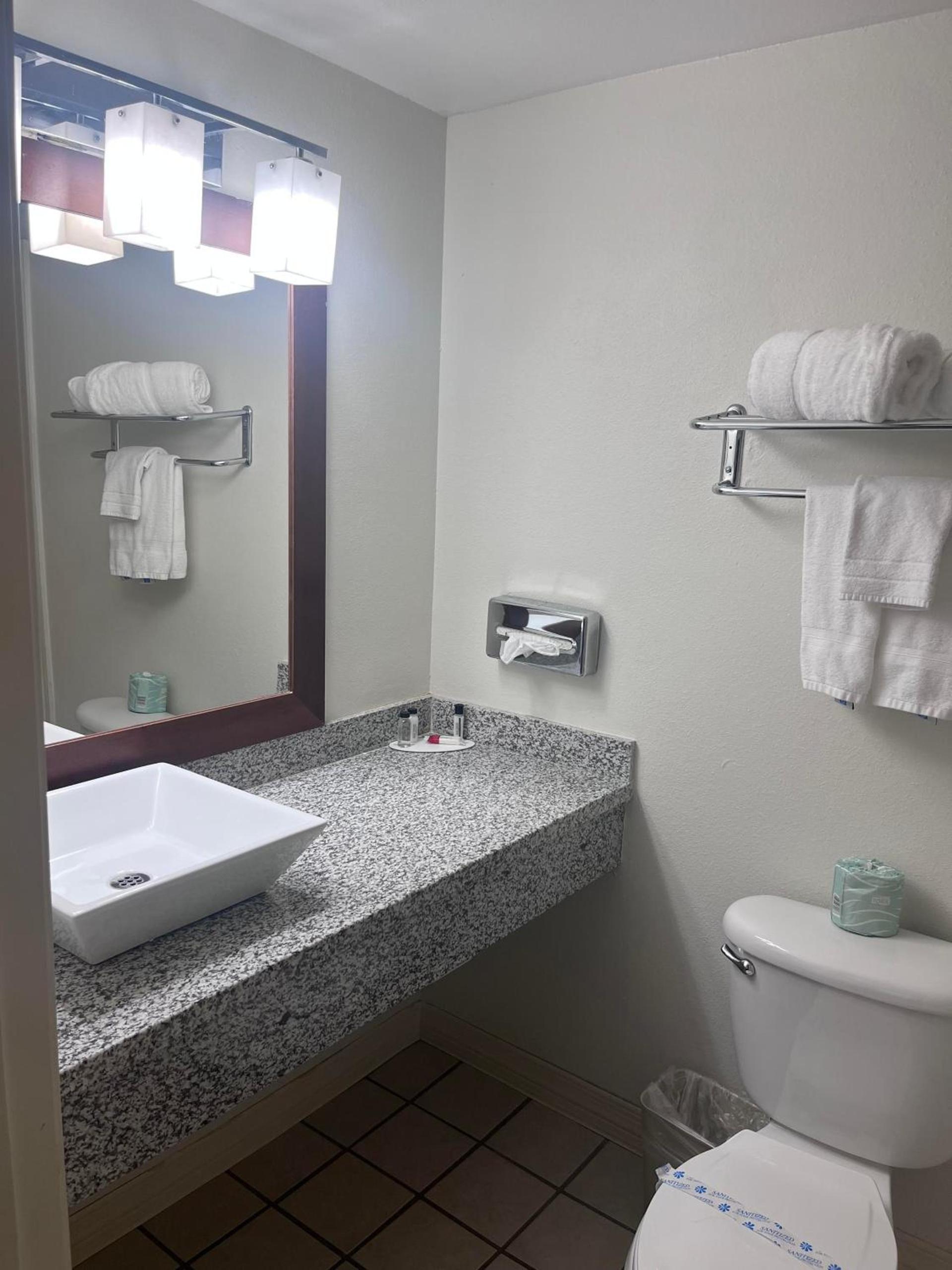 Ramada Downtown by Wyndham Anchorage photo 17