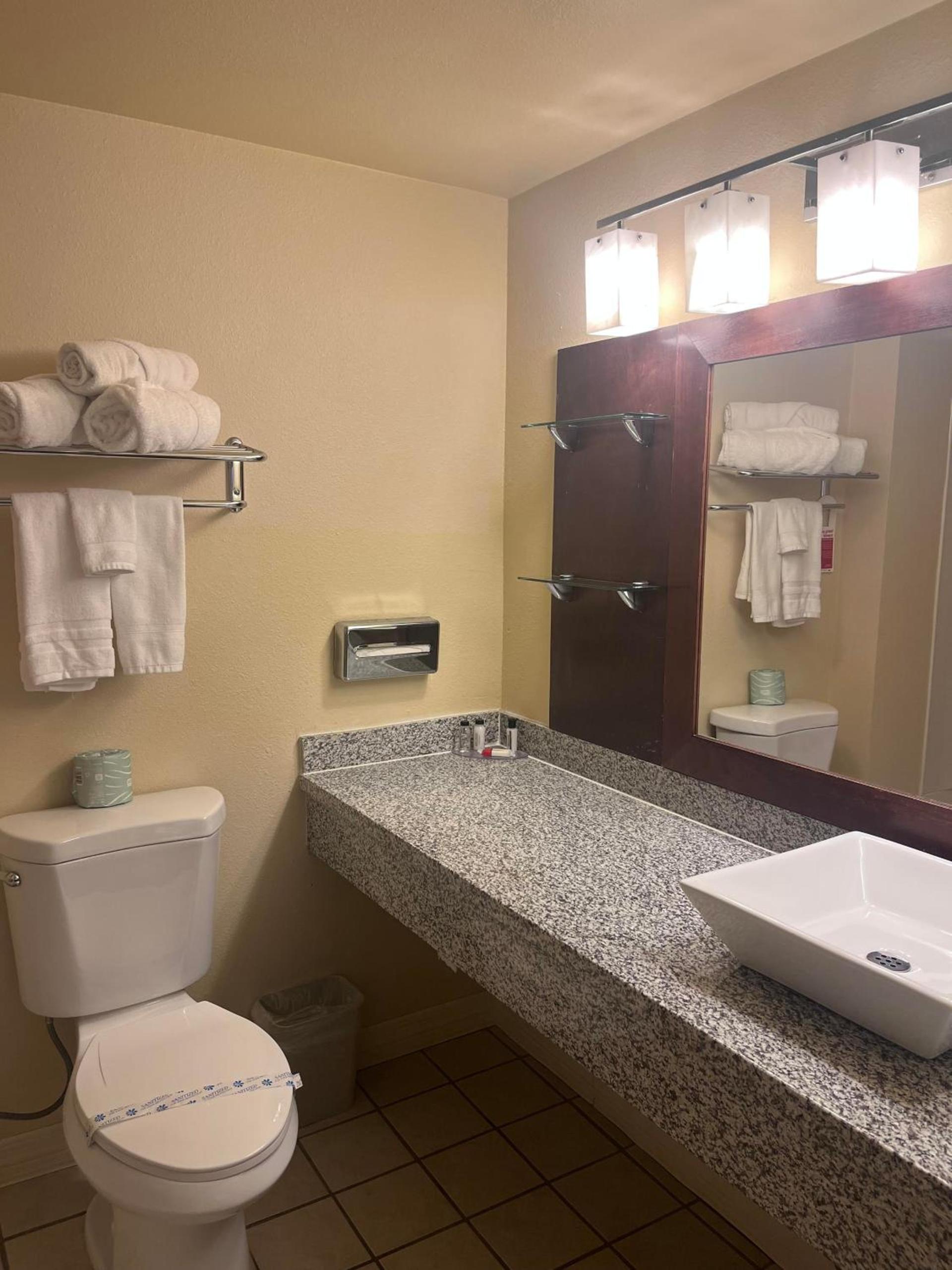 Ramada Downtown by Wyndham Anchorage photo 25