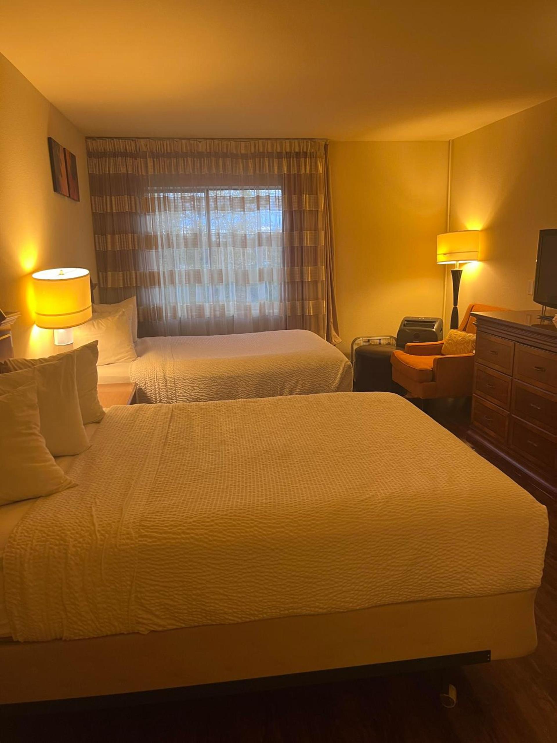 Ramada Downtown by Wyndham Anchorage photo 8