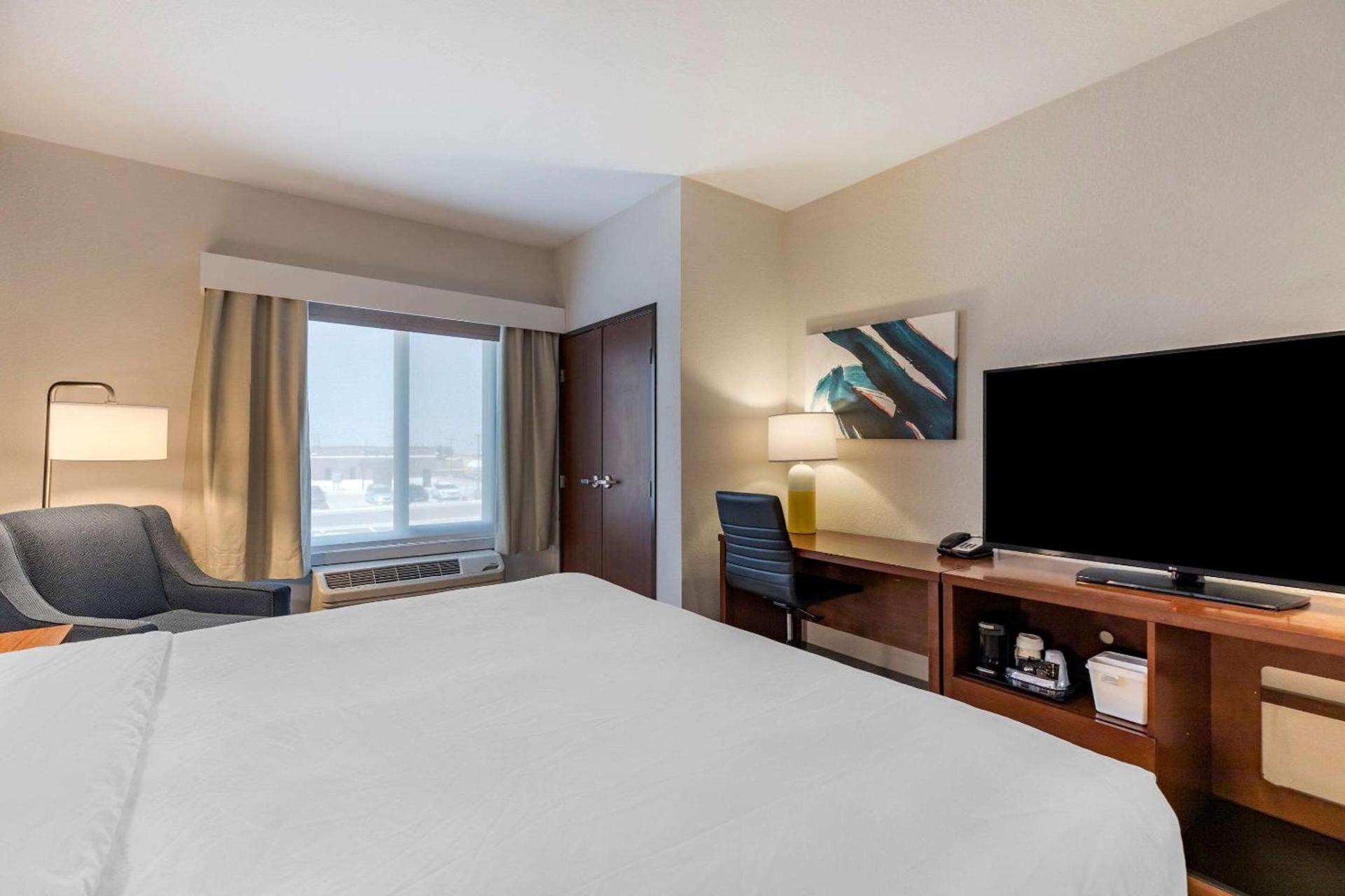 Comfort Inn & Suites Bennett photo 8