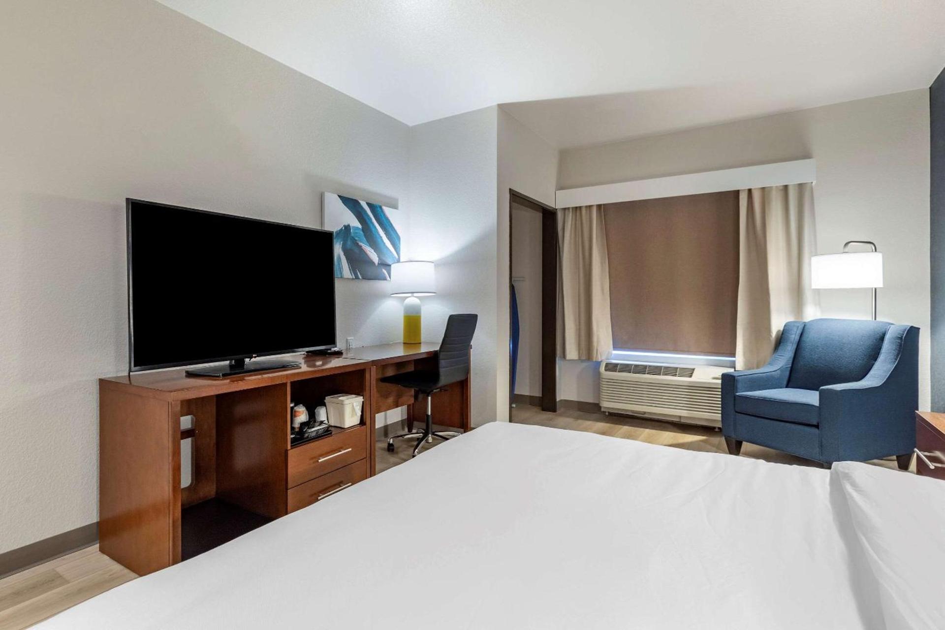 Comfort Inn & Suites Bennett photo 14