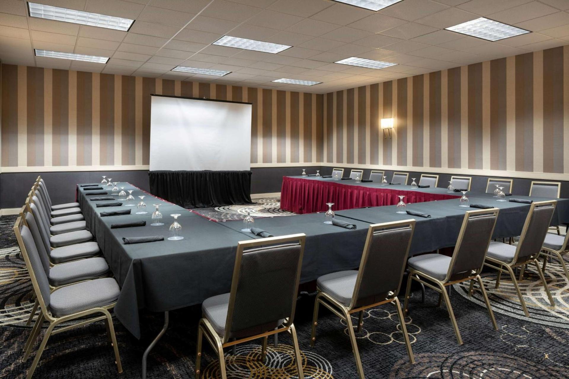 Wyndham Phoenix Airport - Tempe photo 16