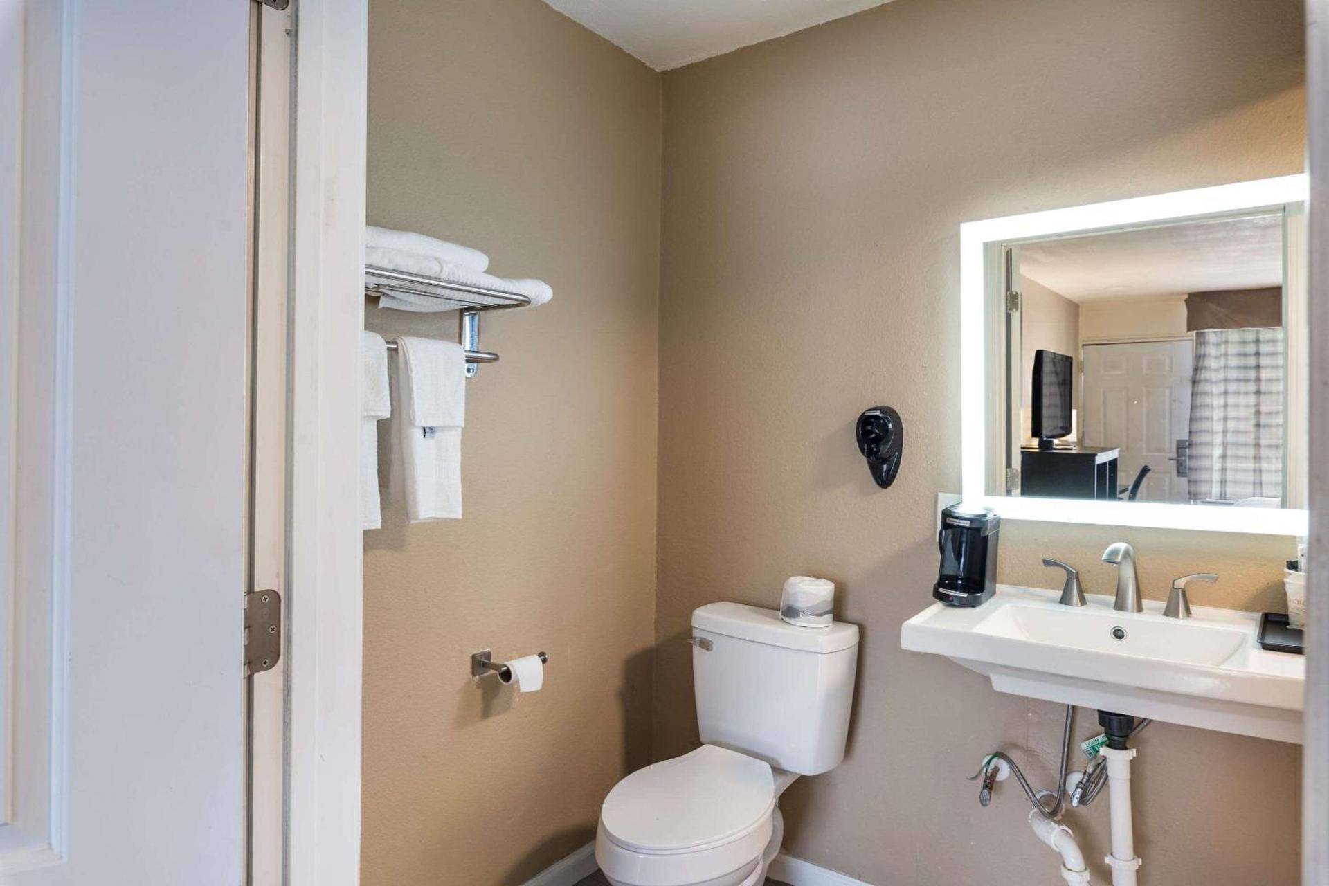 Quality Inn Gastonia East photo 11