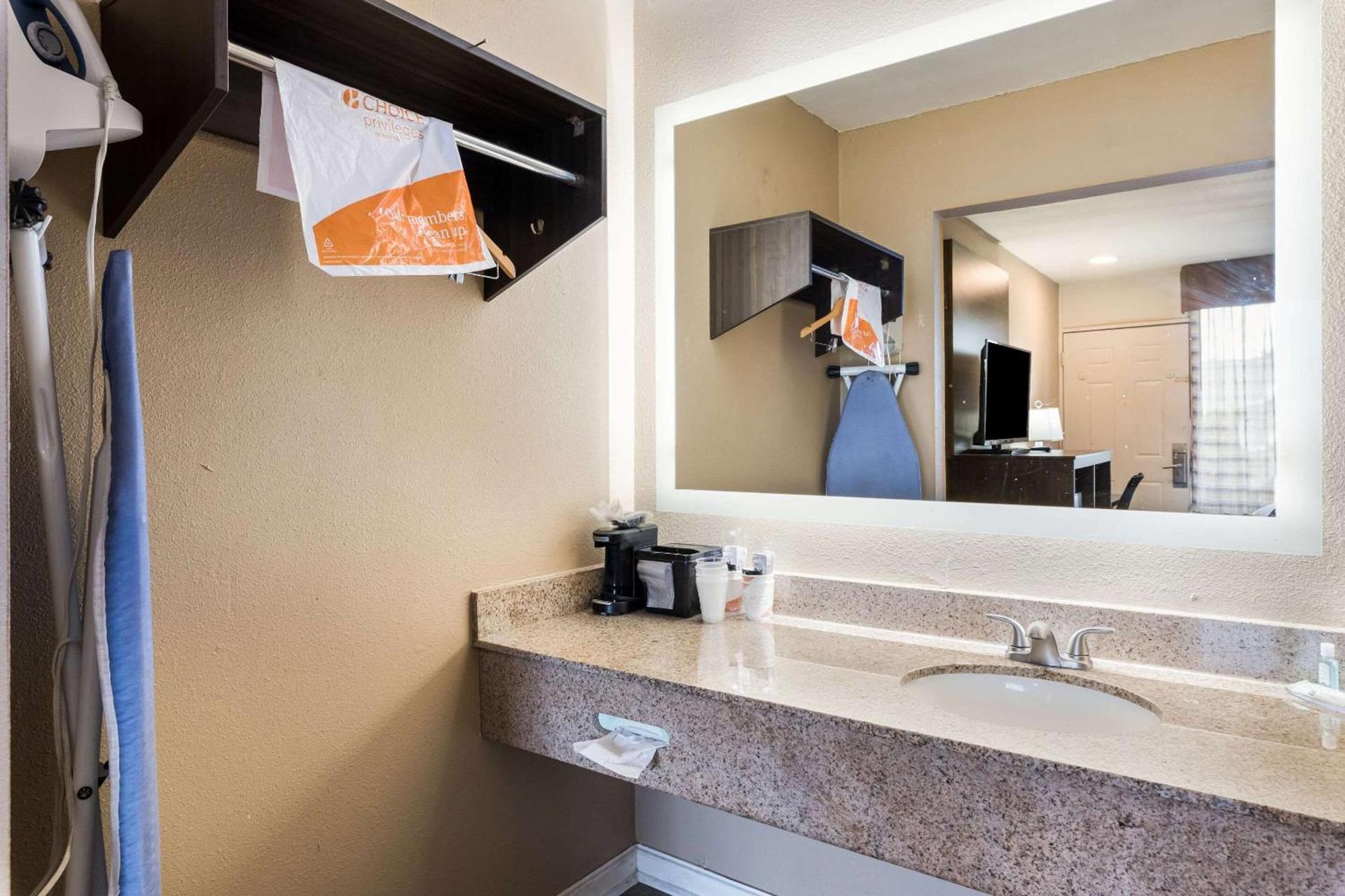 Quality Inn Gastonia East photo 18