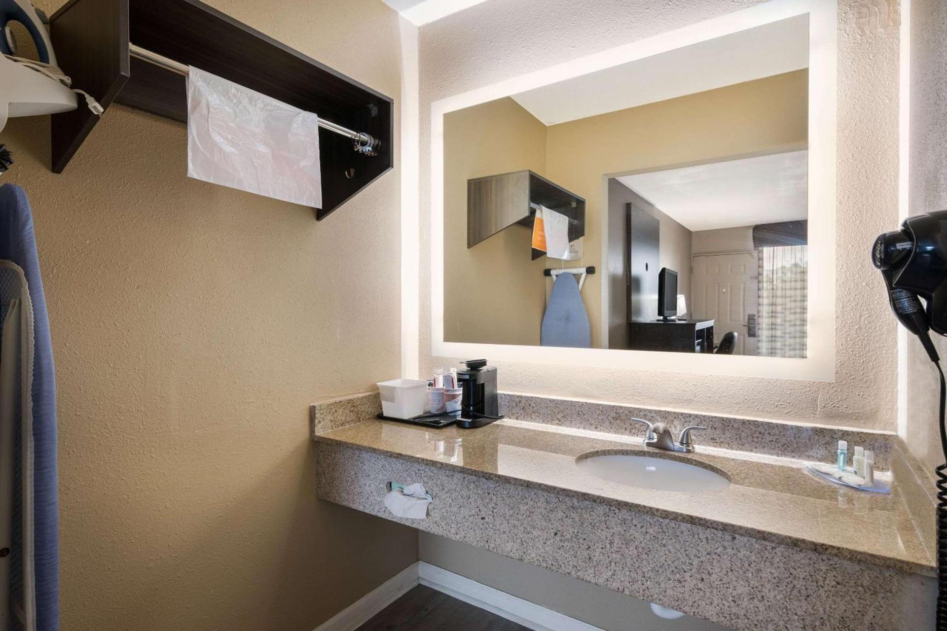 Quality Inn Gastonia East photo 24
