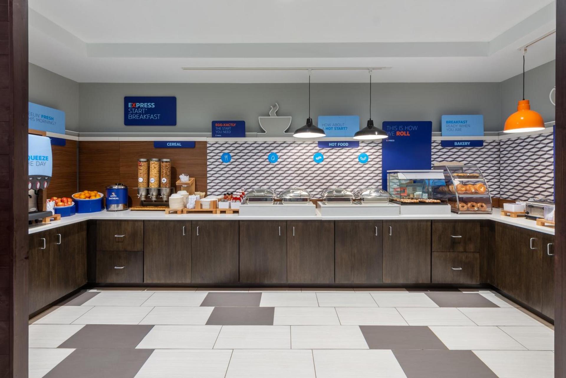 Holiday Inn Express State College at Williamsburg Square by IHG photo 34
