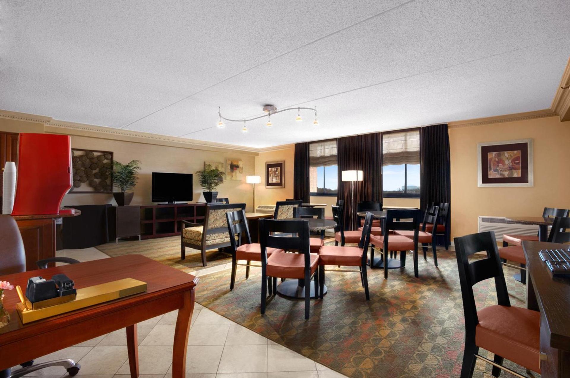 Crowne Plaza Columbus North - Worthington by IHG photo 37