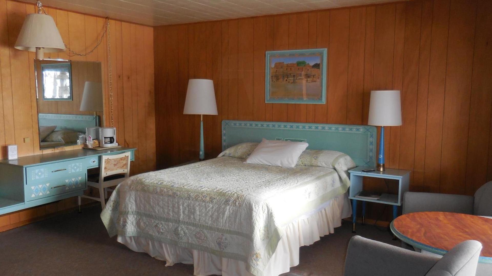 Elkhorn Lodge photo 13