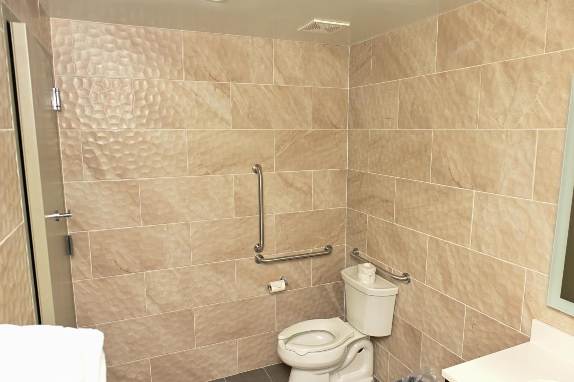 Days Inn by Wyndham Bronx NYC photo 21