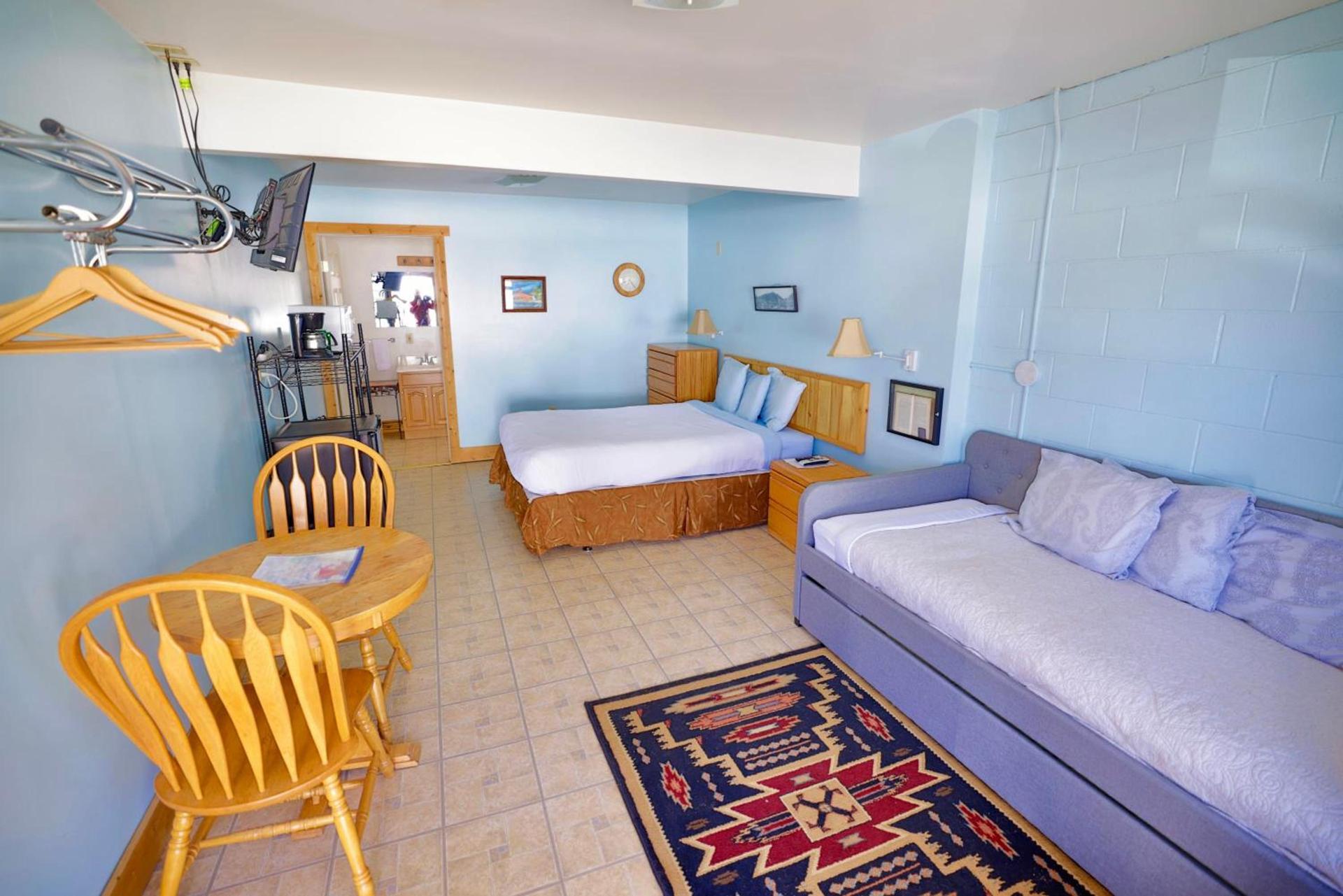 Canyon View Motel- Family w Queen Daybed Trundle photo 5