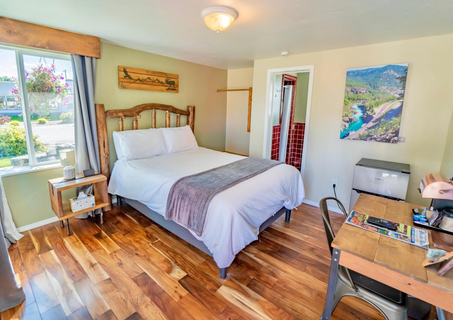 Evergreen Motel photo 48