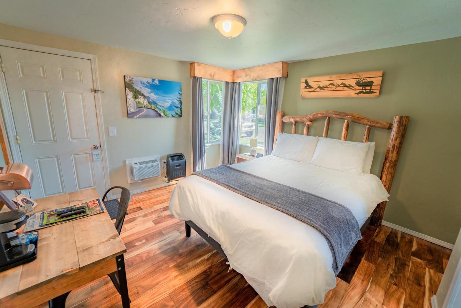 Evergreen Motel photo 45