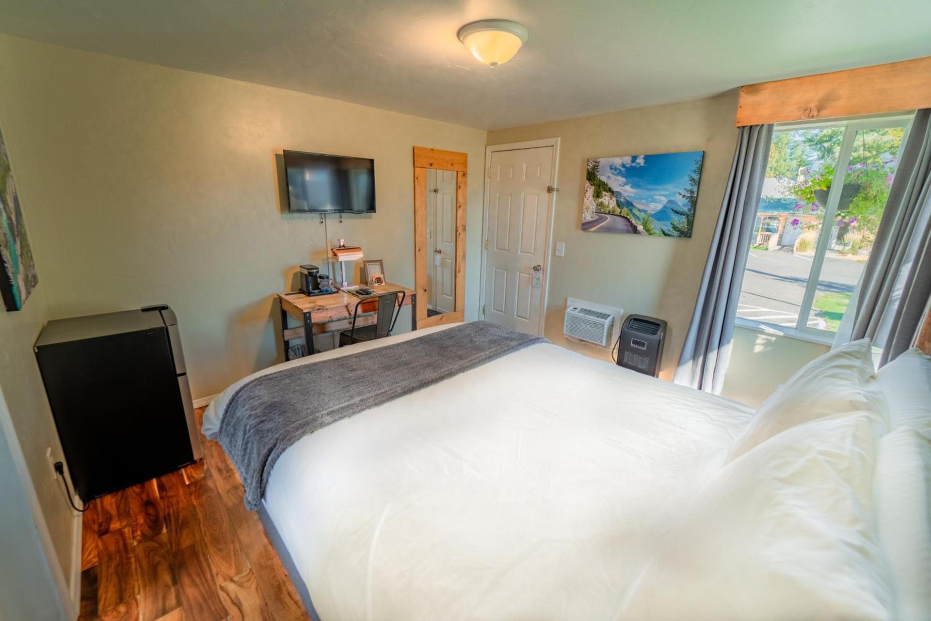 Evergreen Motel photo 47