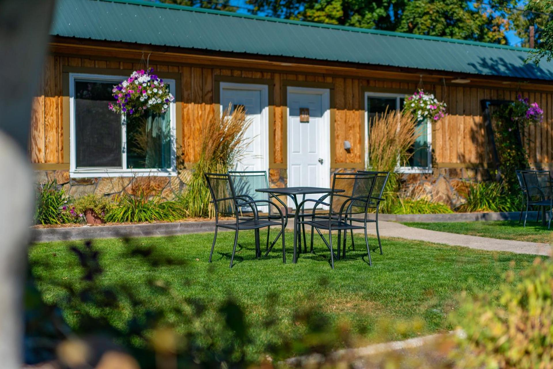 Evergreen Motel photo 24
