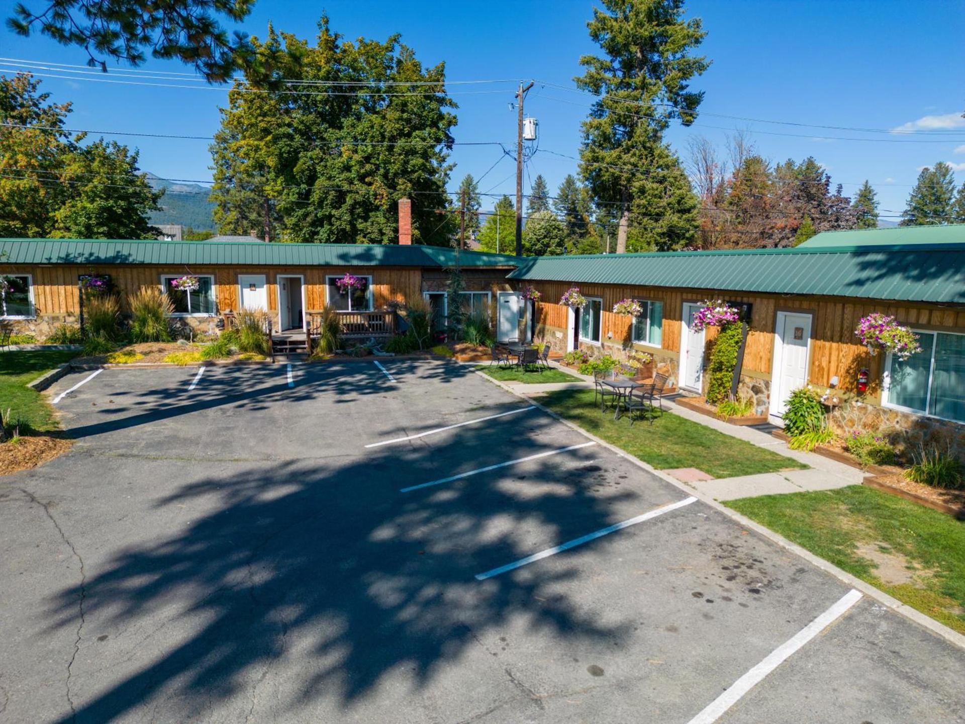 Evergreen Motel photo 11