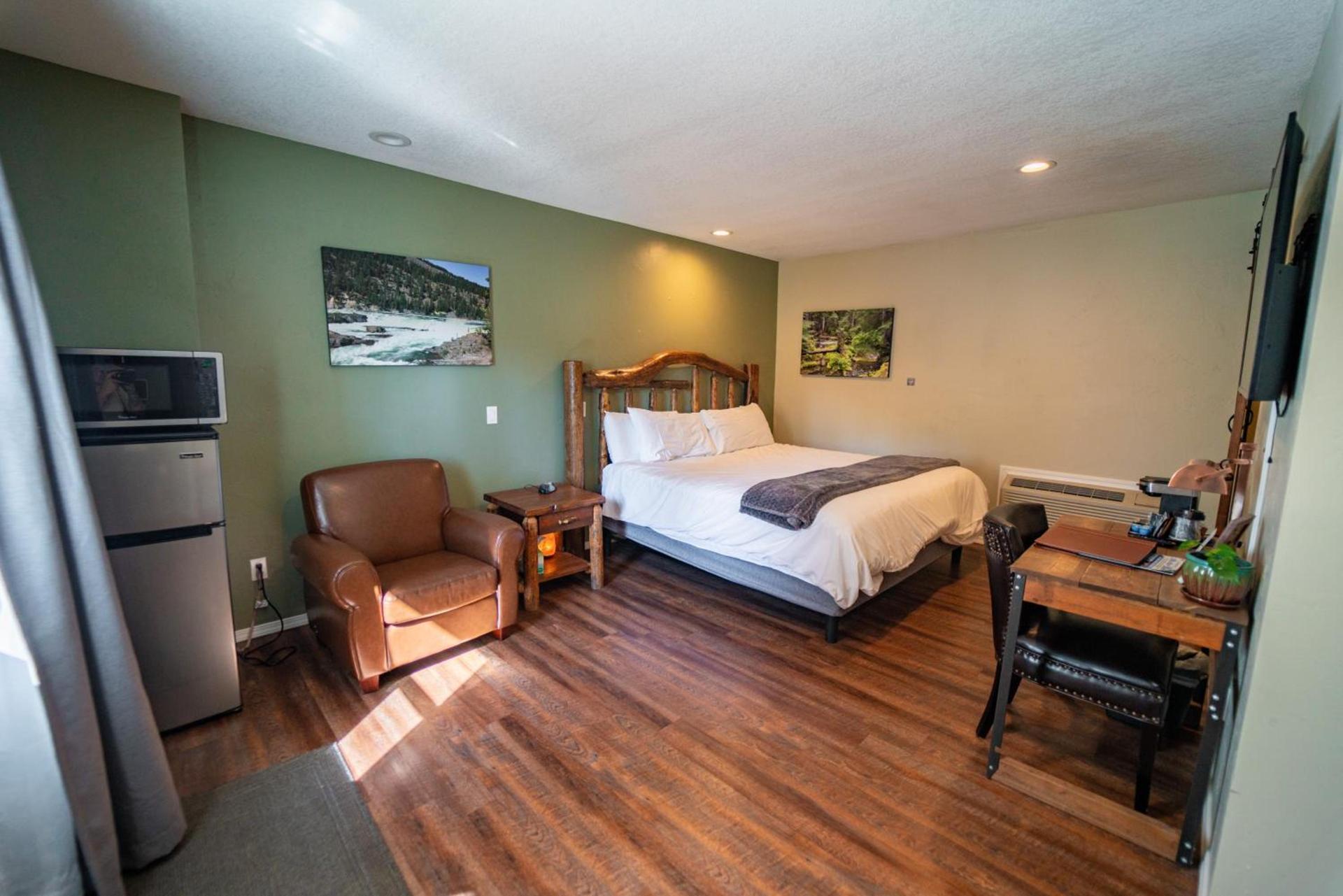 Evergreen Motel photo 41