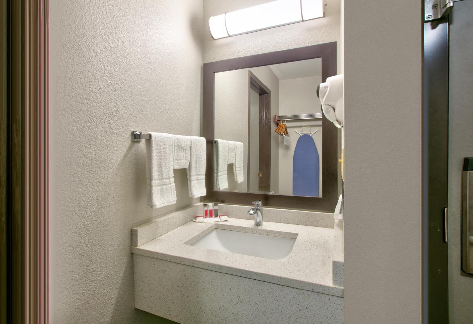 Days Inn by Wyndham Tunica Resorts photo 61