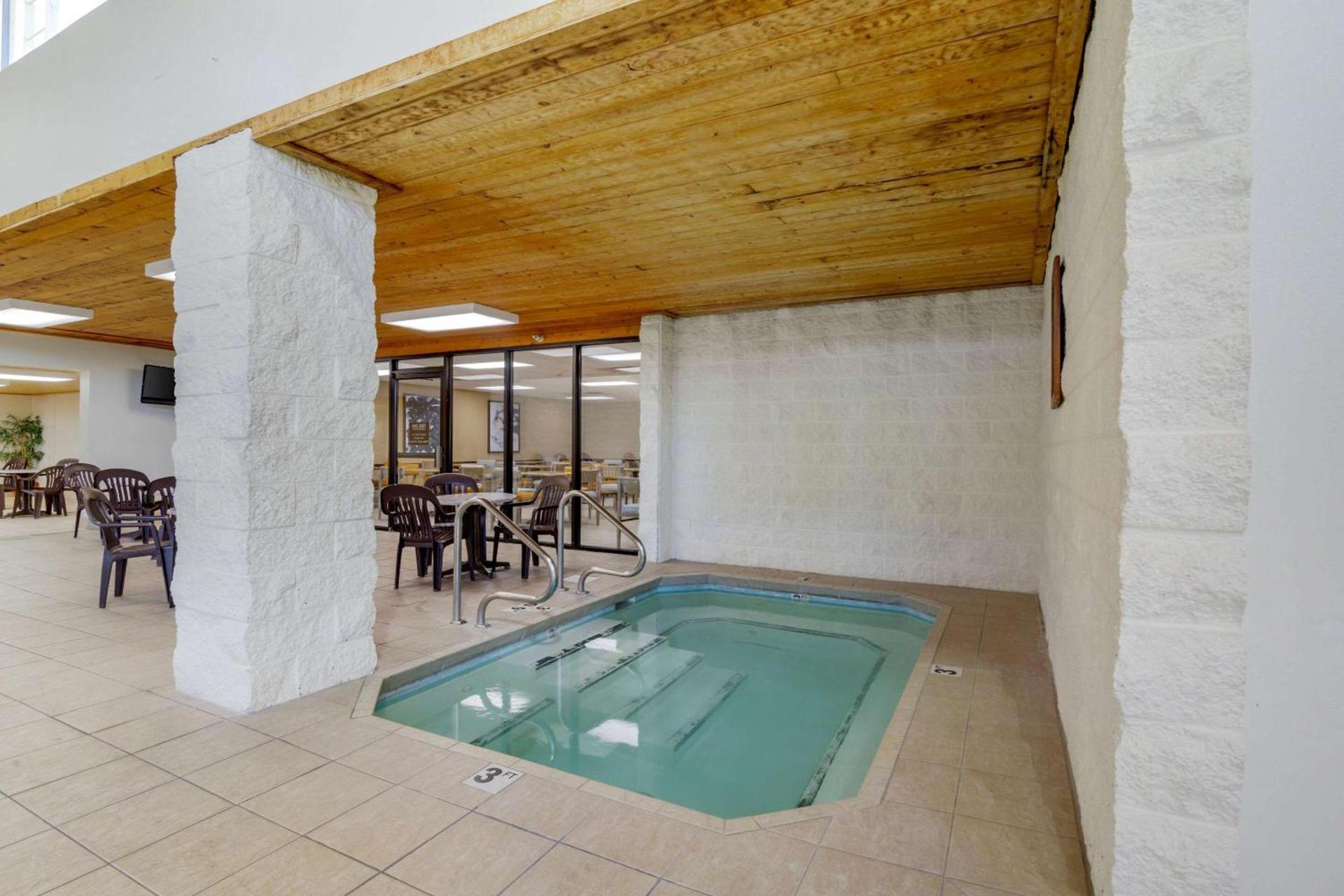 Comfort Inn Bismarck photo 24