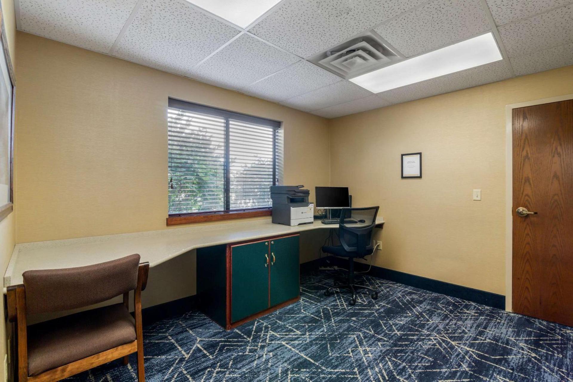 Comfort Inn Bismarck photo 25