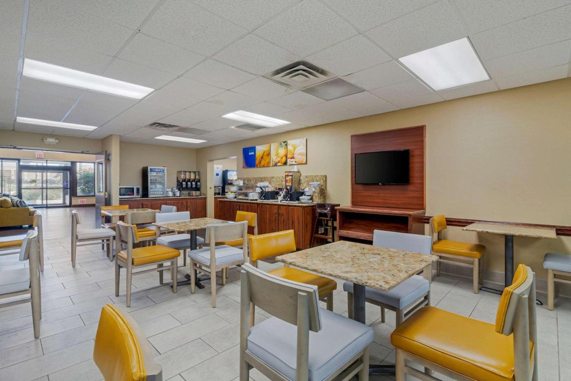 Comfort Inn Bismarck photo 29