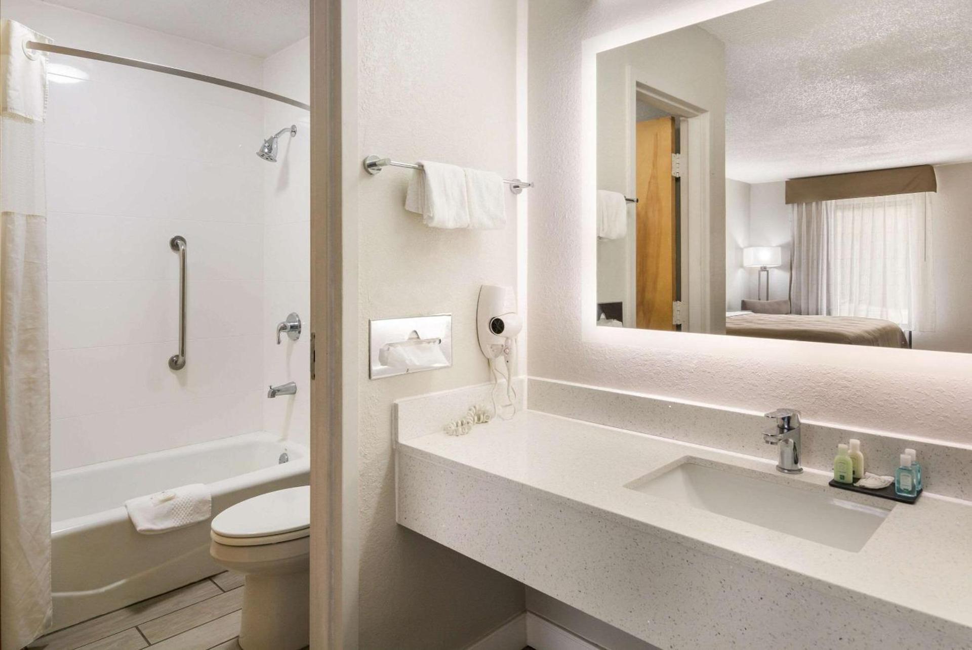 Quality Inn Emporia photo 11