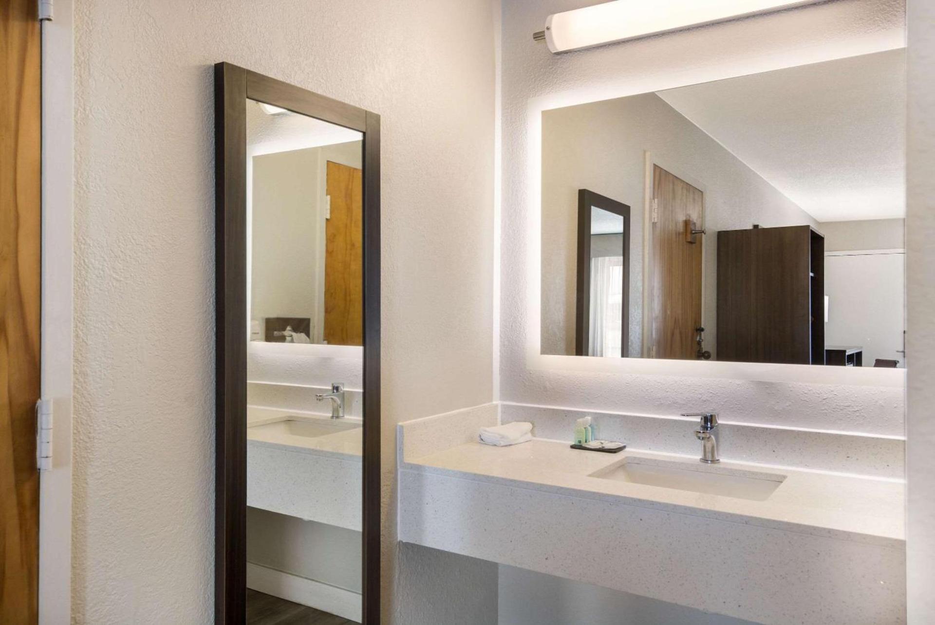 Quality Inn Emporia photo 26
