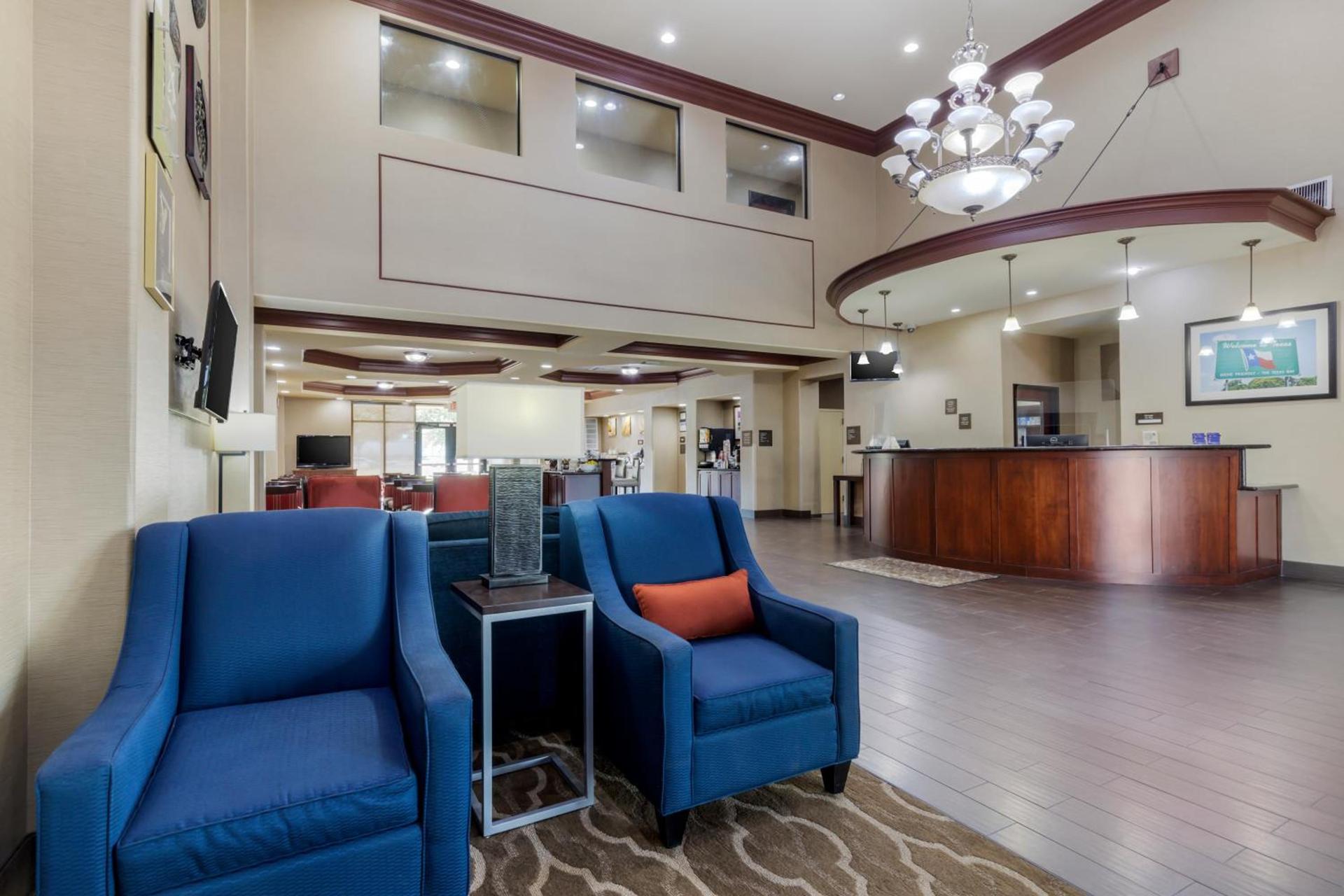 Comfort Suites Pflugerville - Austin North photo 3
