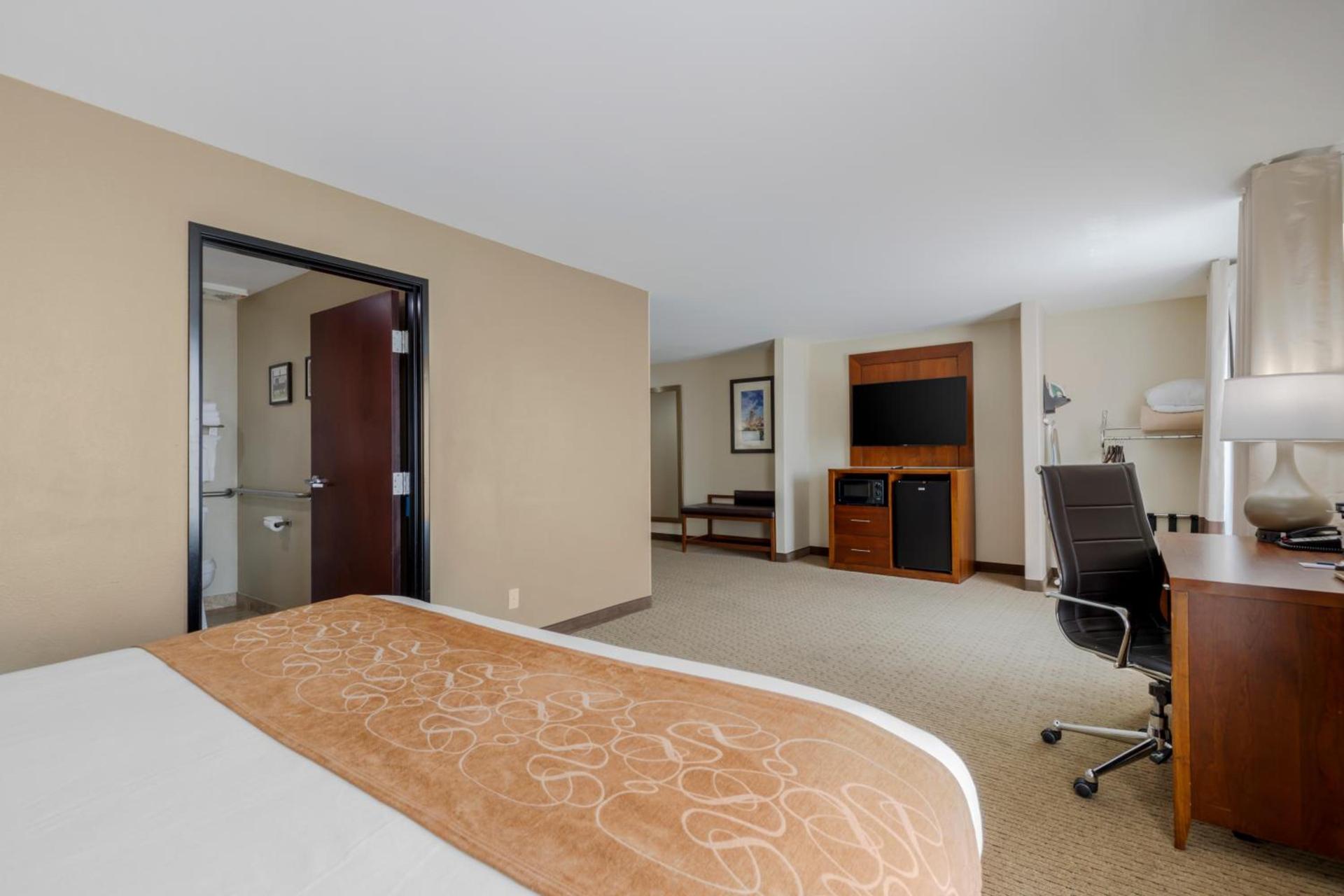 Comfort Suites Pflugerville - Austin North photo 5
