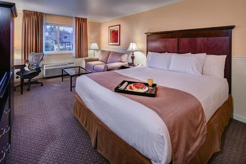 Lake Natoma Inn photo 2