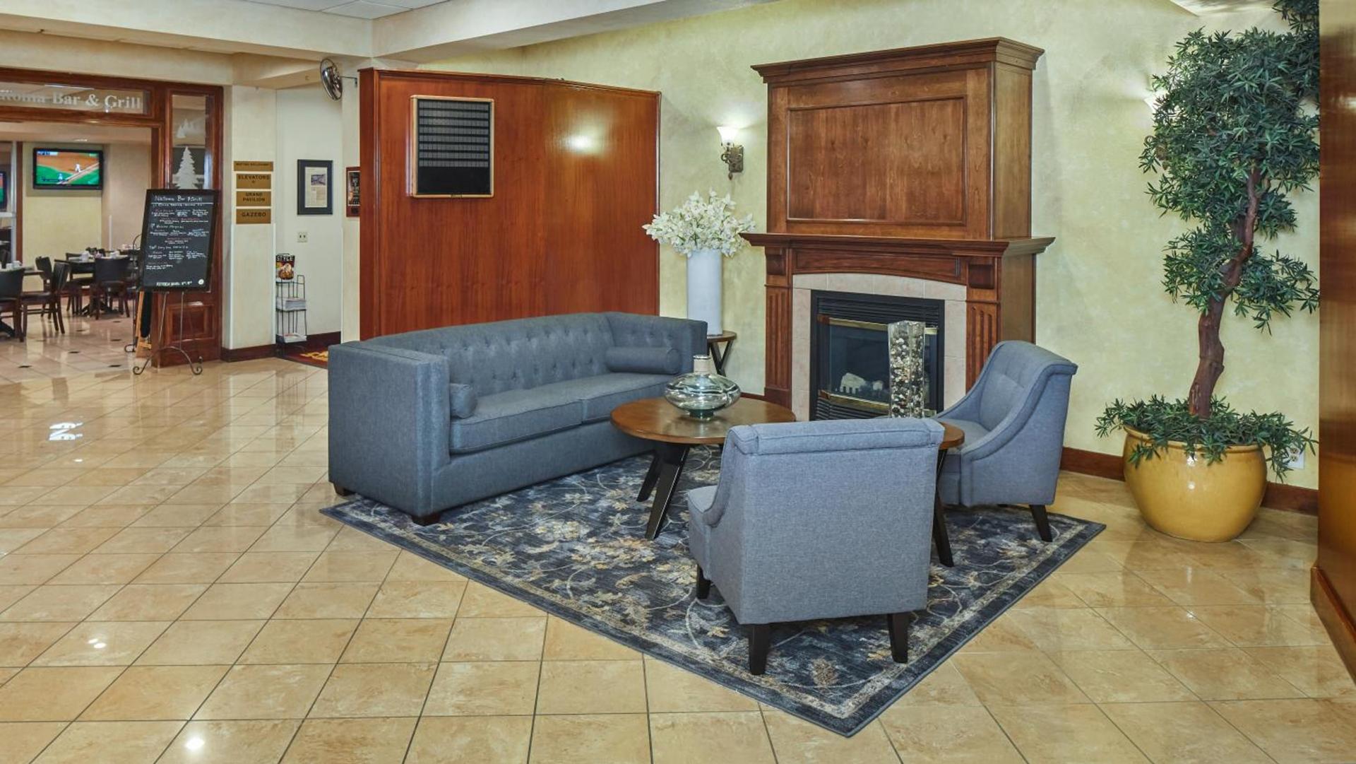 Lake Natoma Inn photo 12