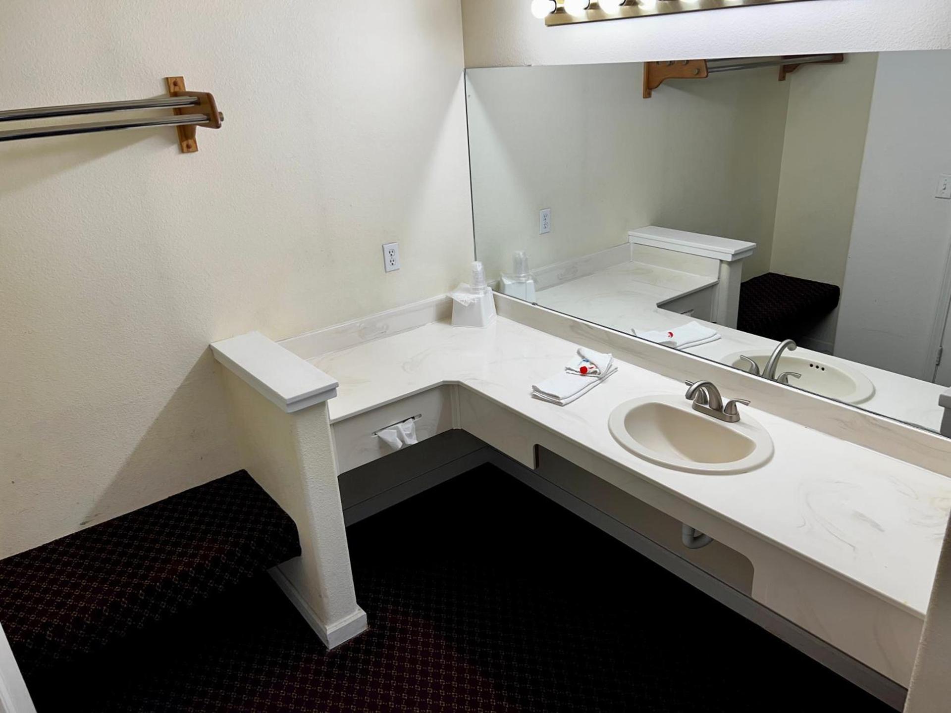 Rodeway Inn - SFI Winnemucca photo 12