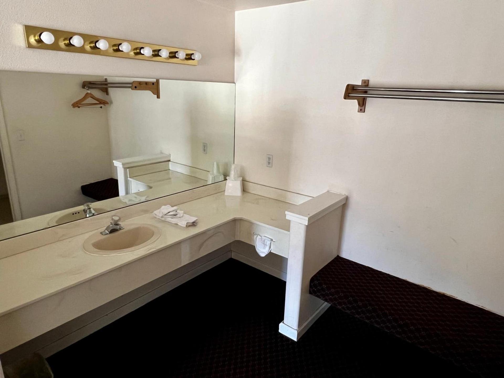 Rodeway Inn - SFI Winnemucca photo 19