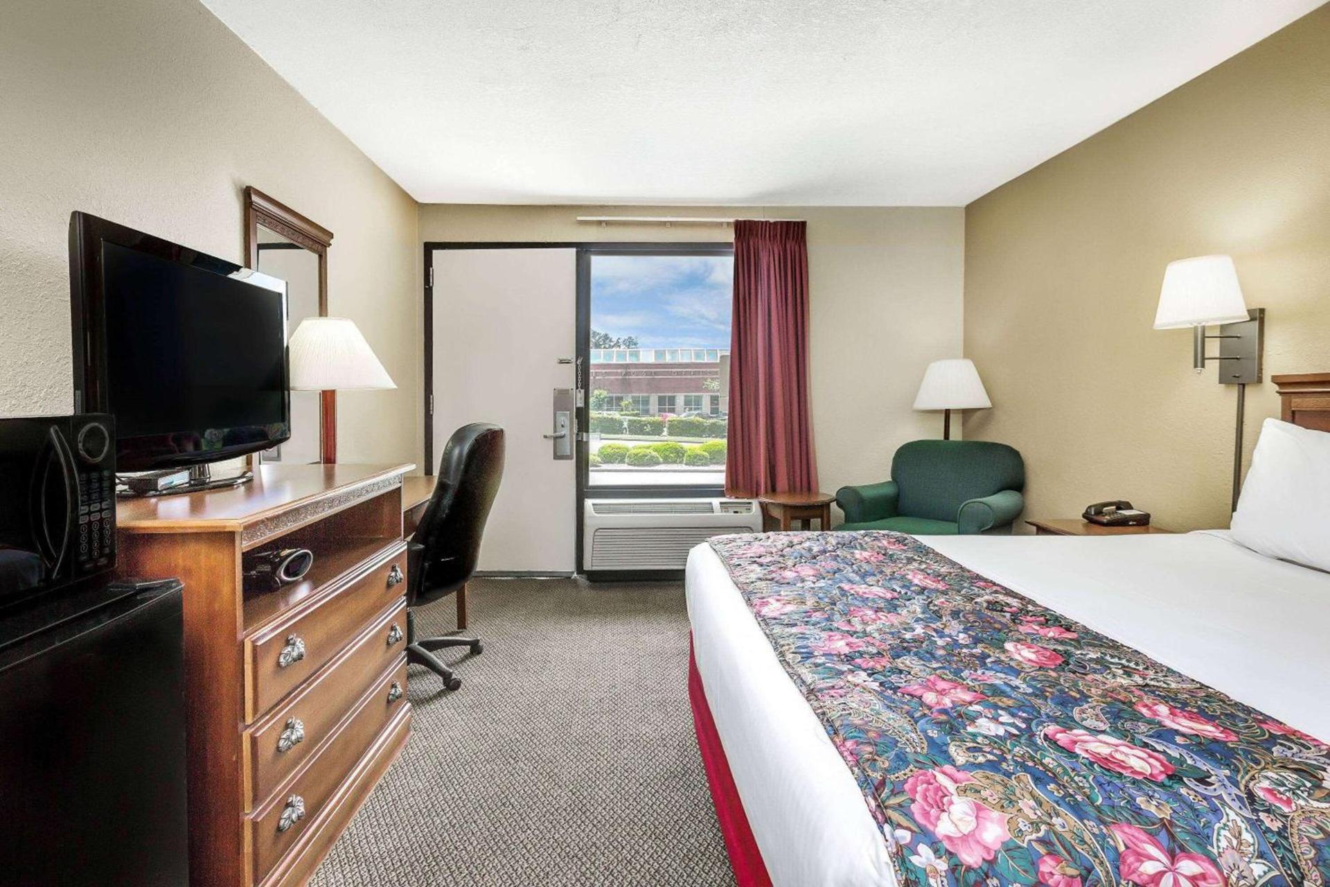 Days Inn by Wyndham Hoover Birmingham photo 6