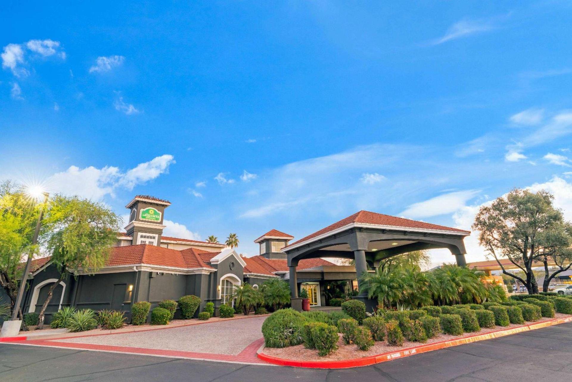 La Quinta Inn & Suites by Wyndham Phoenix Scottsdale — hotel in Scottsdale
